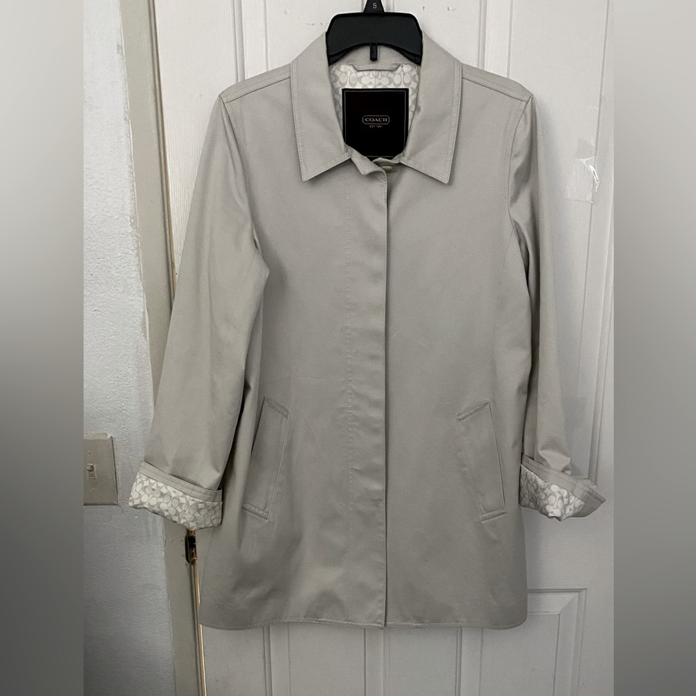 Vintage Coach Raincoat Light Coat. Sz Medium.